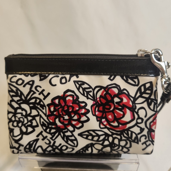Coach Poppy Daisy Graffiti Wristlet NWOT - Picture 4 of 11